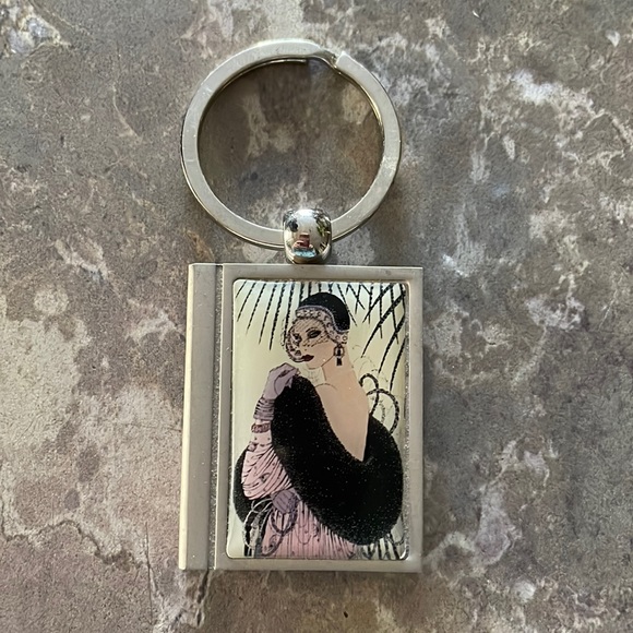 Keychain Locket - Picture 1 of 2